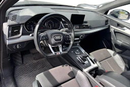musta Audi Q5 2020 kuva 3.
