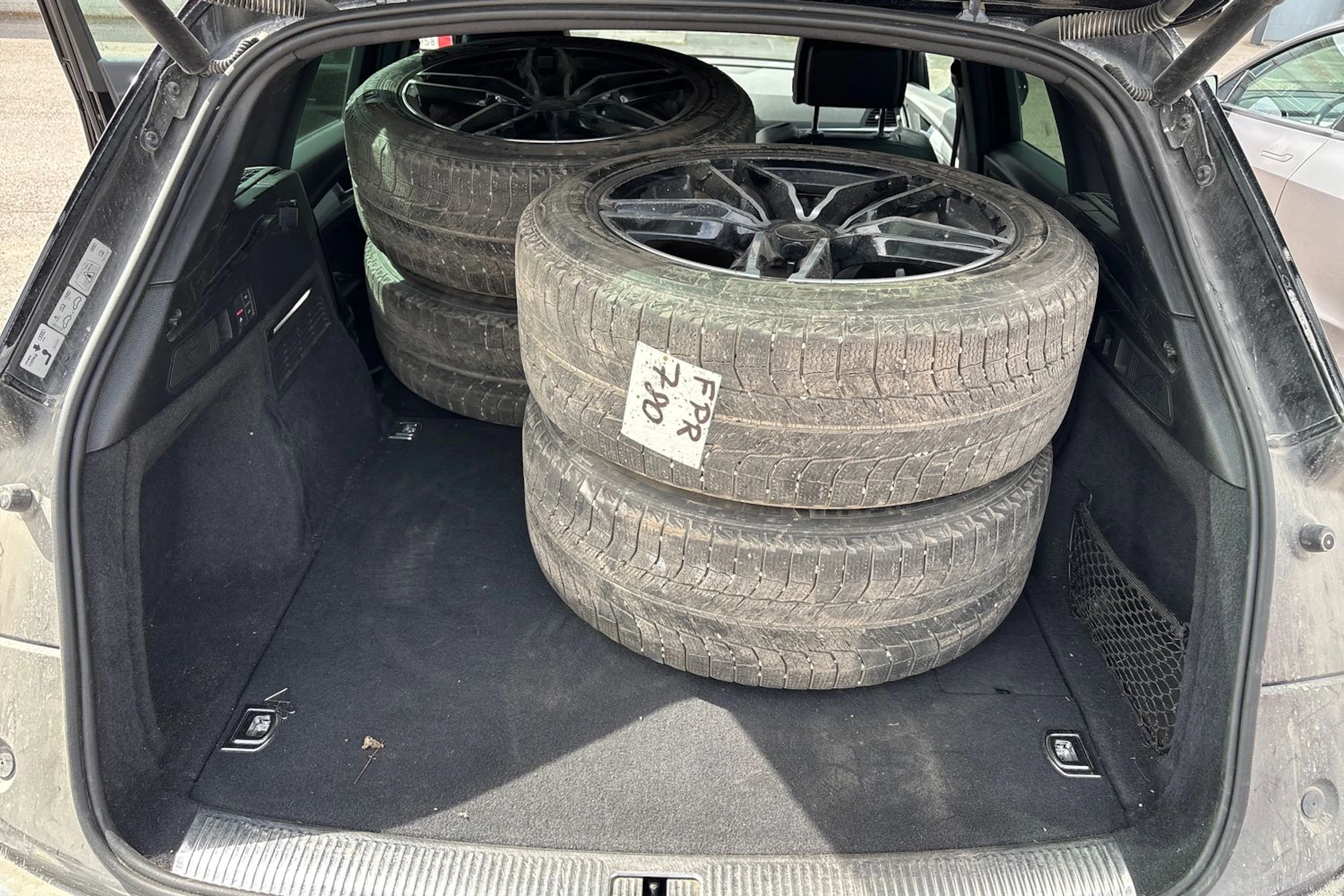 musta Audi Q5 2020 kuva 5.