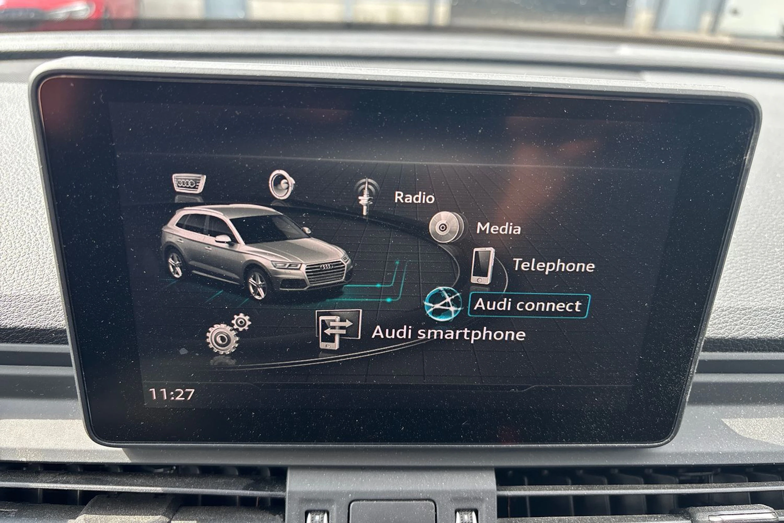 musta Audi Q5 2020 kuva 7.