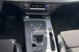 musta Audi Q5 2020 kuva 8.
