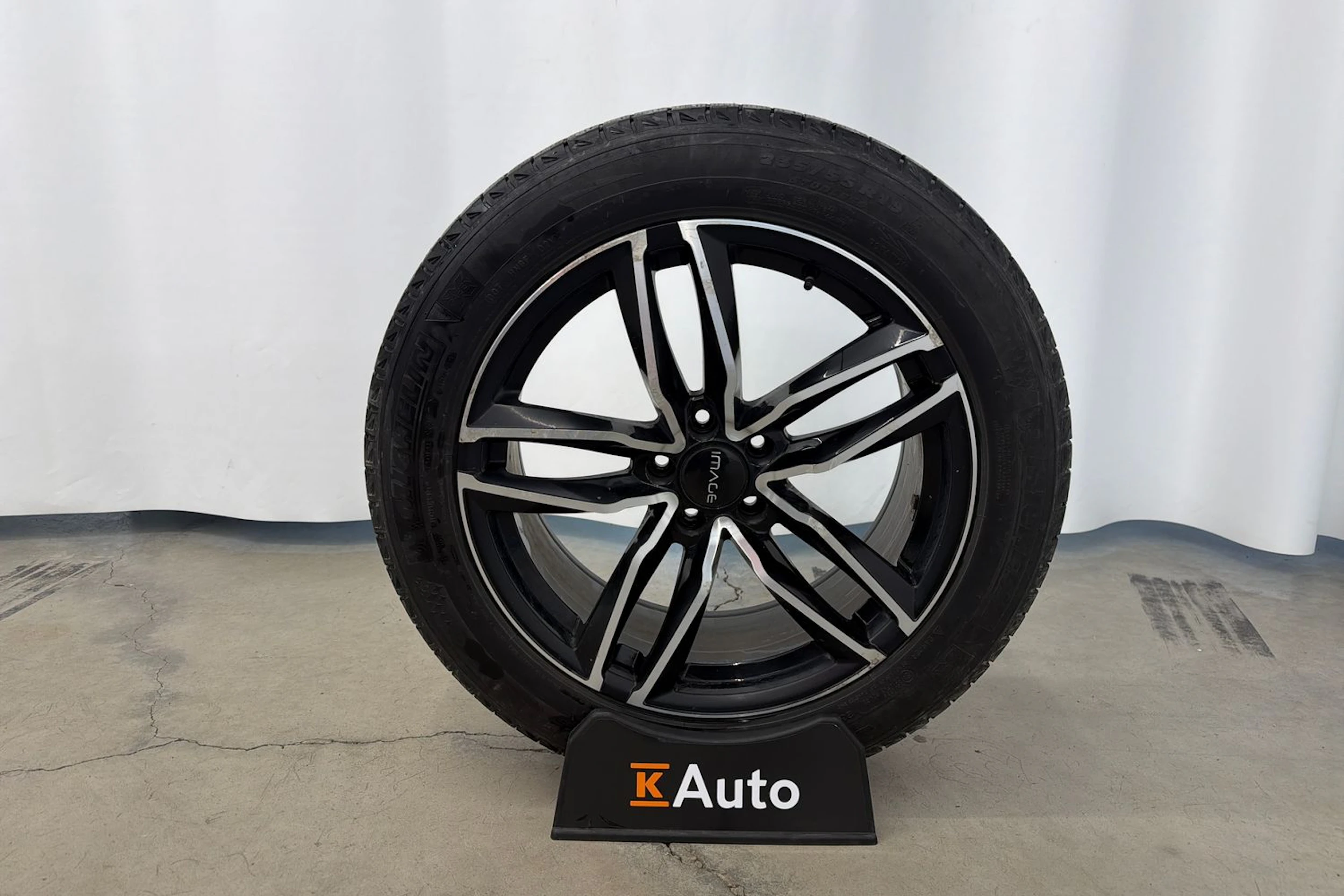 musta Audi Q5 2020 kuva 11.