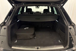 musta Audi Q5 2020 kuva 13.