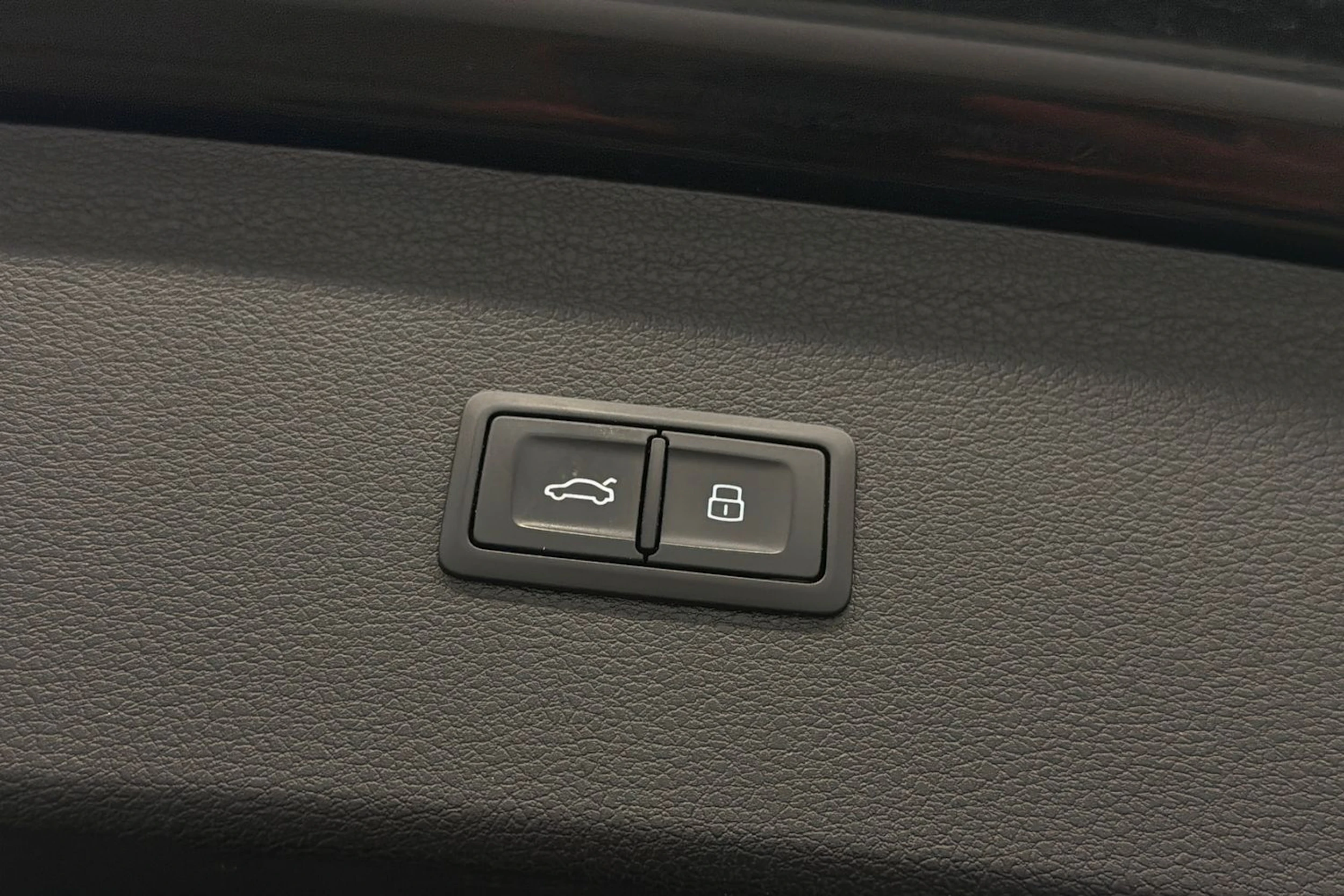 musta Audi Q5 2020 kuva 15.