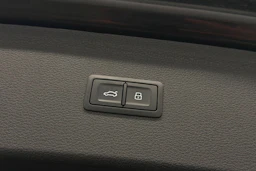 musta Audi Q5 2020 kuva 15.