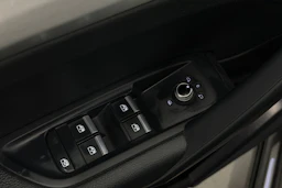 musta Audi Q5 2020 kuva 18.