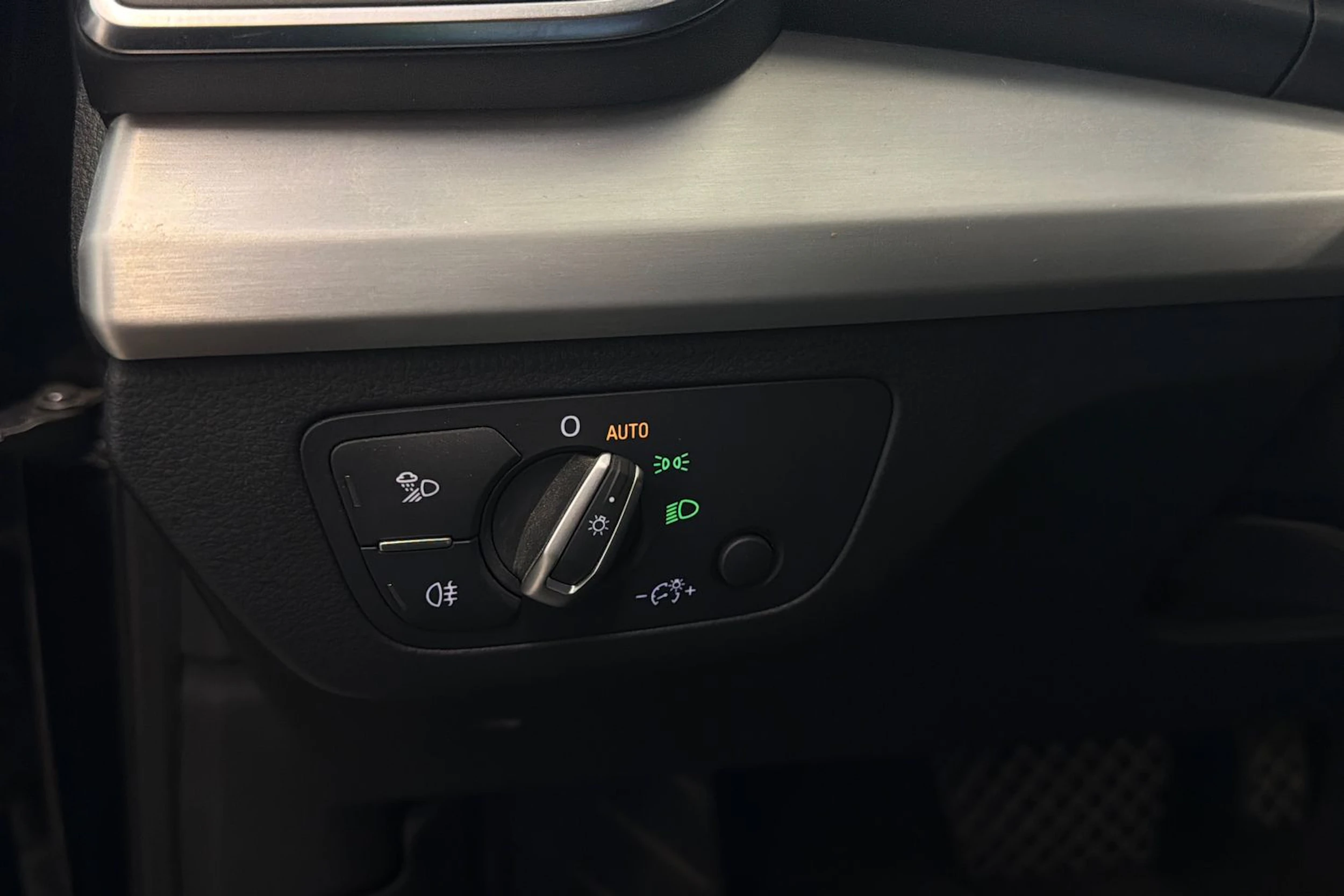 musta Audi Q5 2020 kuva 19.