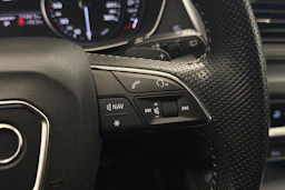 musta Audi Q5 2020 kuva 21.