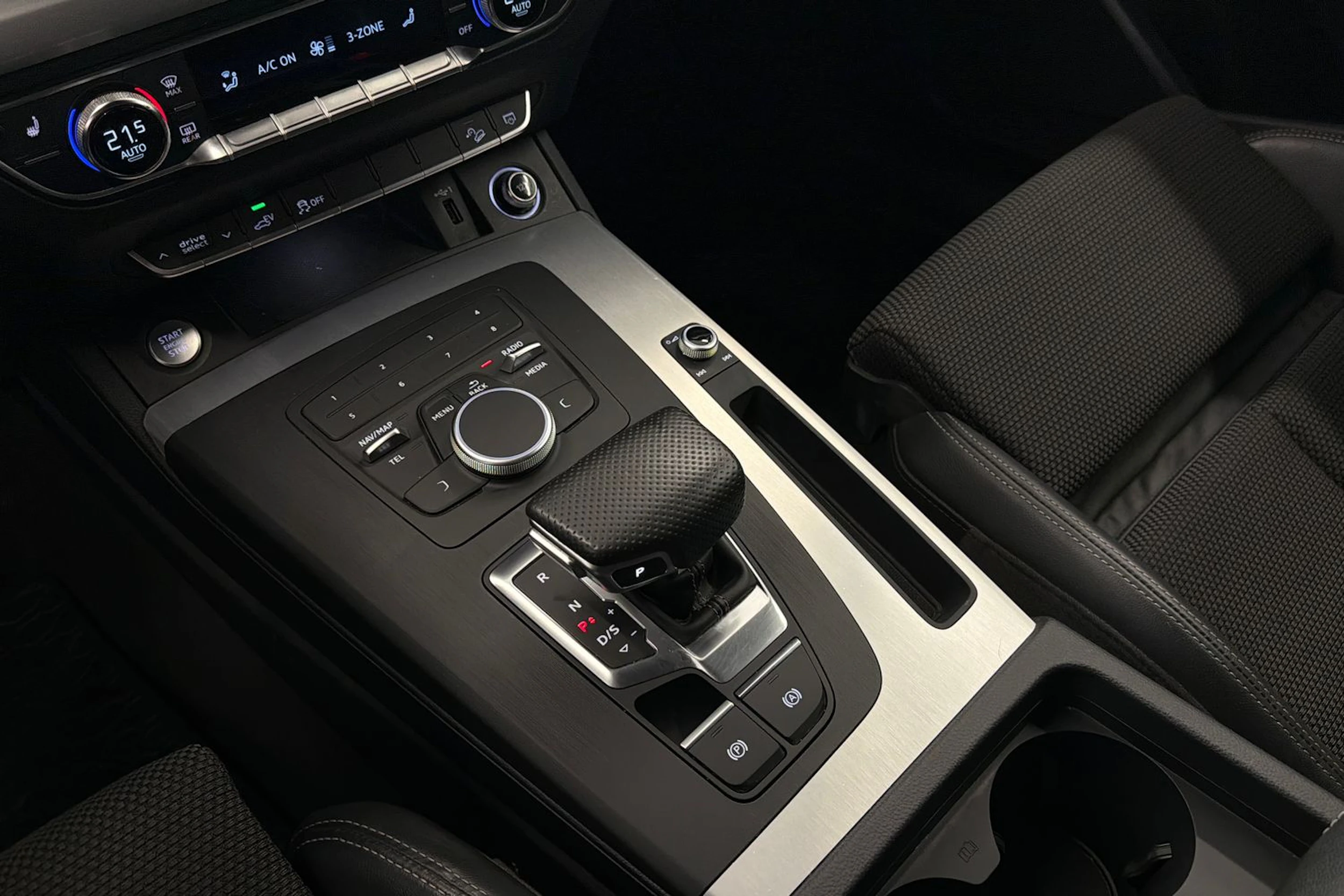 musta Audi Q5 2020 kuva 23.