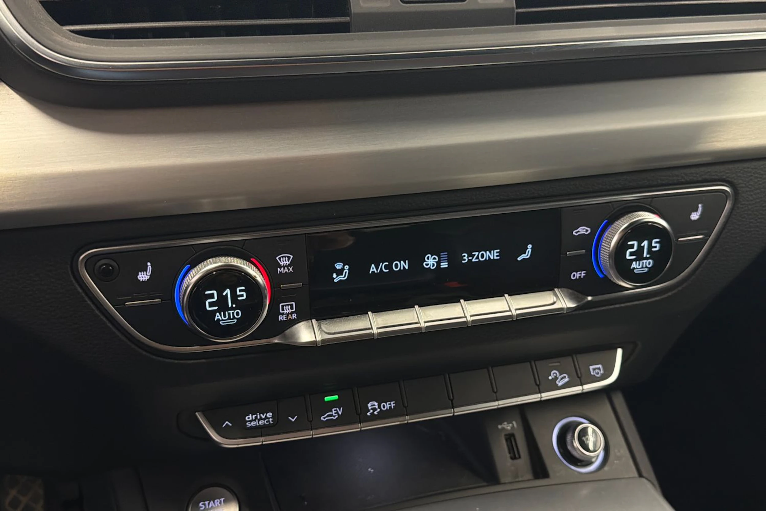 musta Audi Q5 2020 kuva 24.