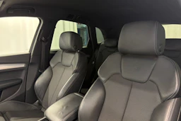 musta Audi Q5 2020 kuva 29.