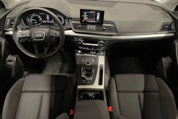 Valkoinen Audi Q5 2020 kuva 7.