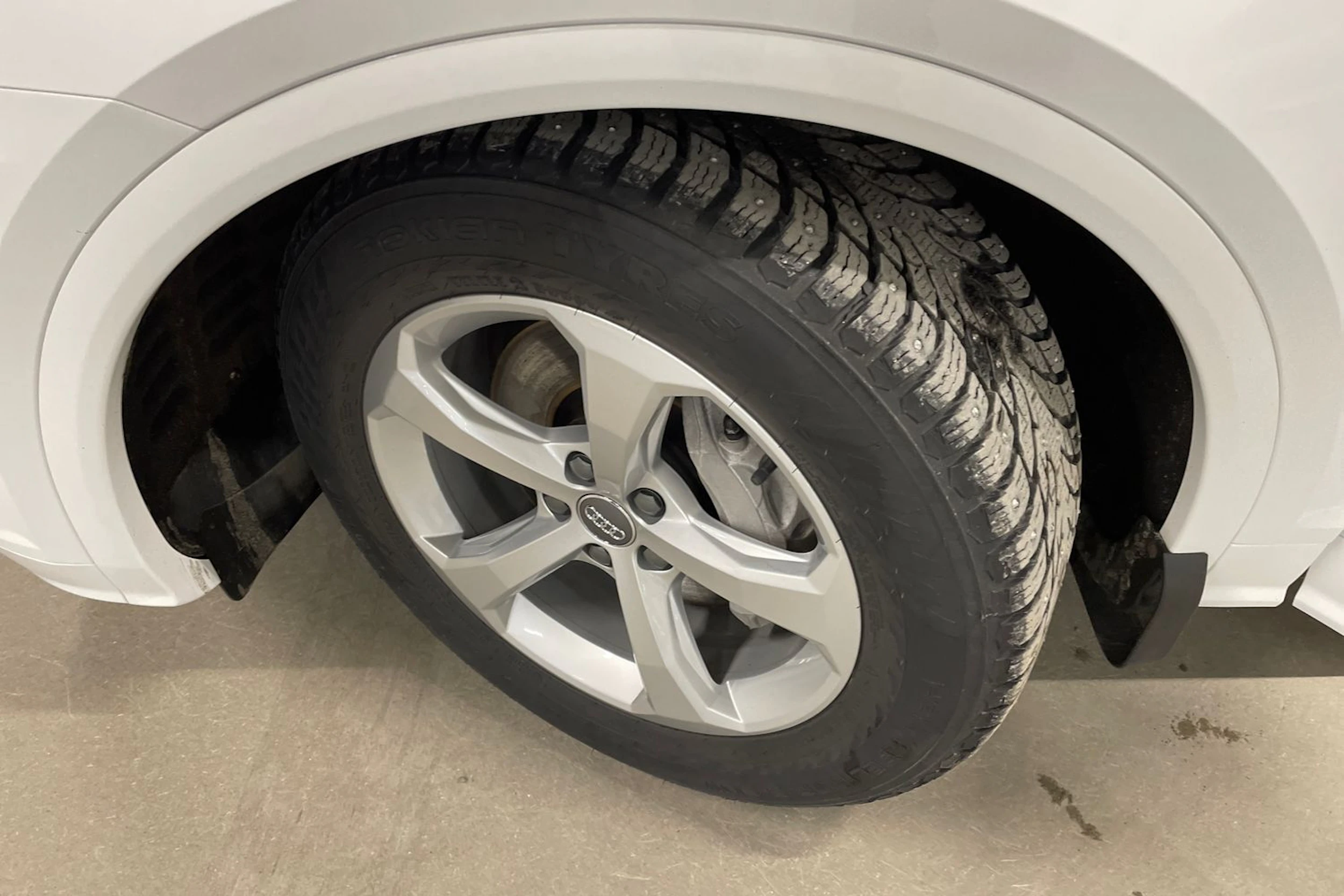 Valkoinen Audi Q5 2020 kuva 10.