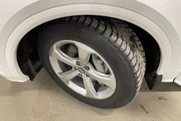 Valkoinen Audi Q5 2020 kuva 10.