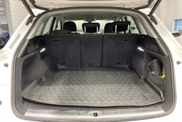 Valkoinen Audi Q5 2020 kuva 12.