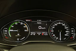 Valkoinen Audi Q5 2020 kuva 14.