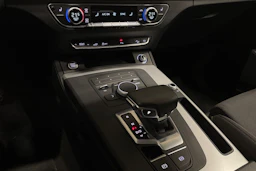 Valkoinen Audi Q5 2020 kuva 17.