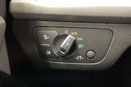 Valkoinen Audi Q5 2020 kuva 18.