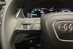 Valkoinen Audi Q5 2020 kuva 19.