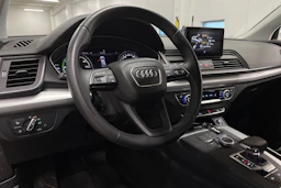 Valkoinen Audi Q5 2020 kuva 22.