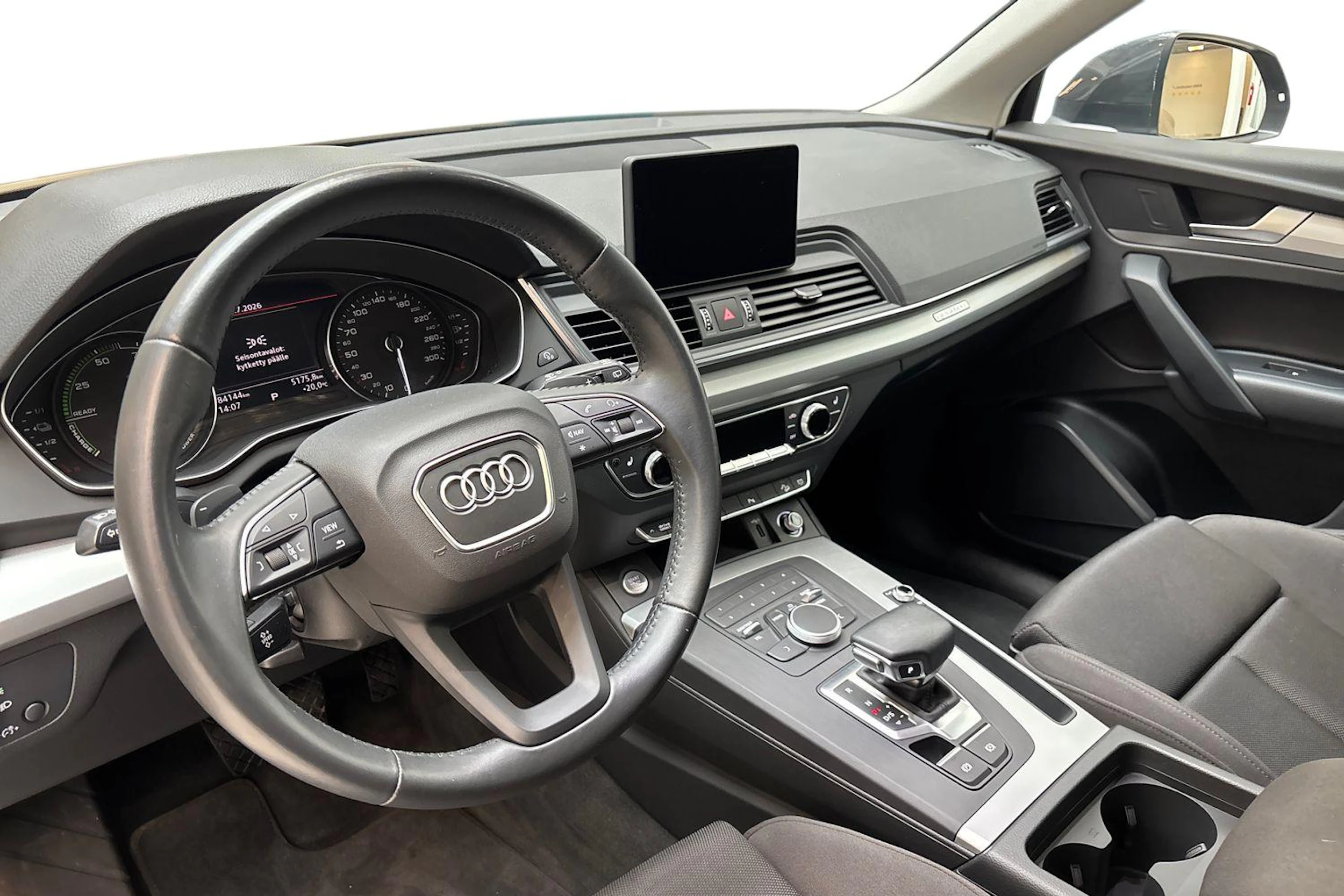 harmaa Audi Q5 2020 kuva 6.