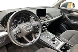 harmaa Audi Q5 2020 kuva 6.