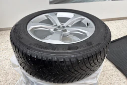 harmaa Audi Q5 2020 kuva 11.