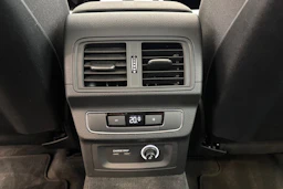 harmaa Audi Q5 2020 kuva 15.