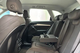 harmaa Audi Q5 2020 kuva 16.