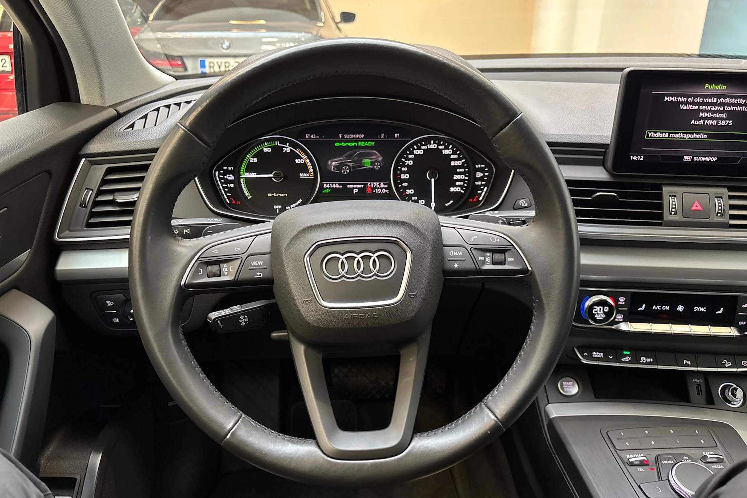 harmaa Audi Q5 2020 kuva 19.