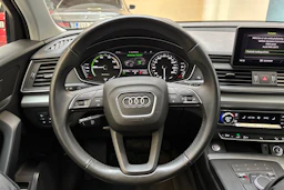 harmaa Audi Q5 2020 kuva 19.