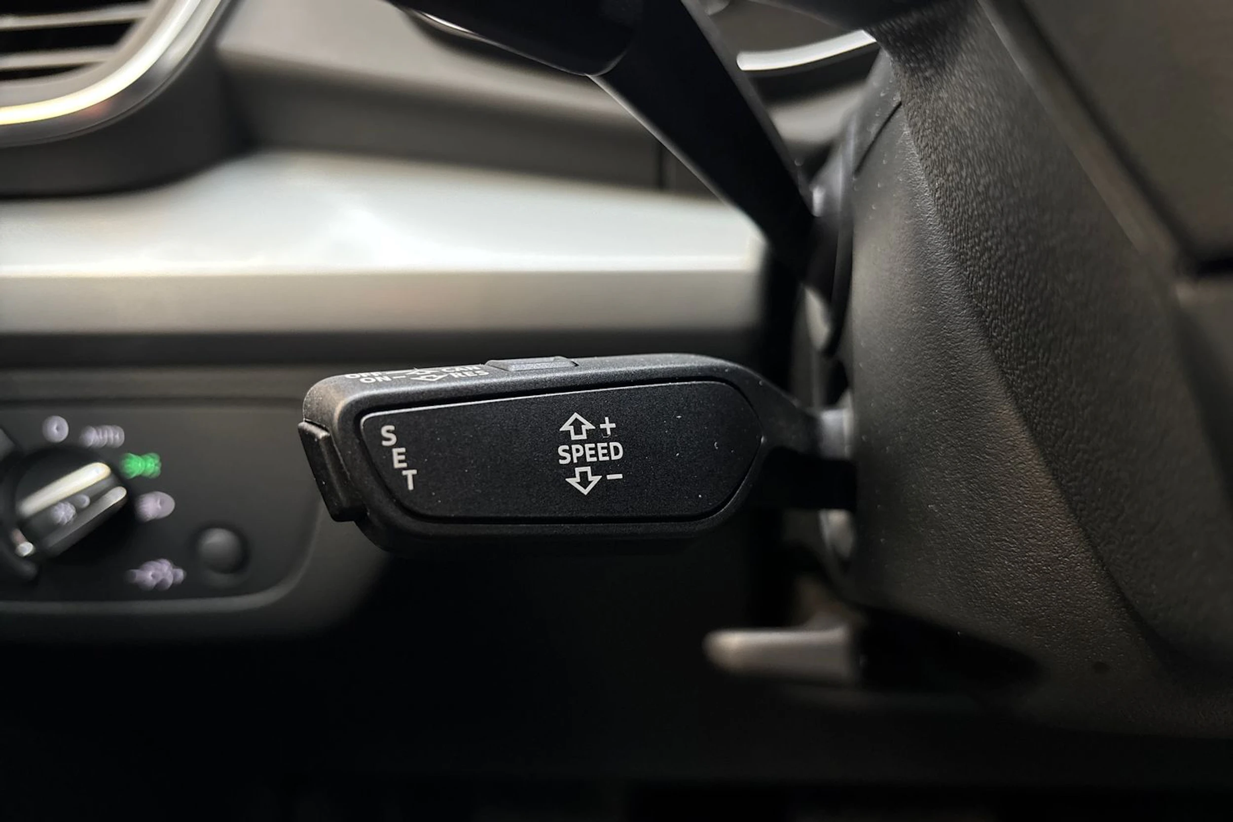 harmaa Audi Q5 2020 kuva 21.