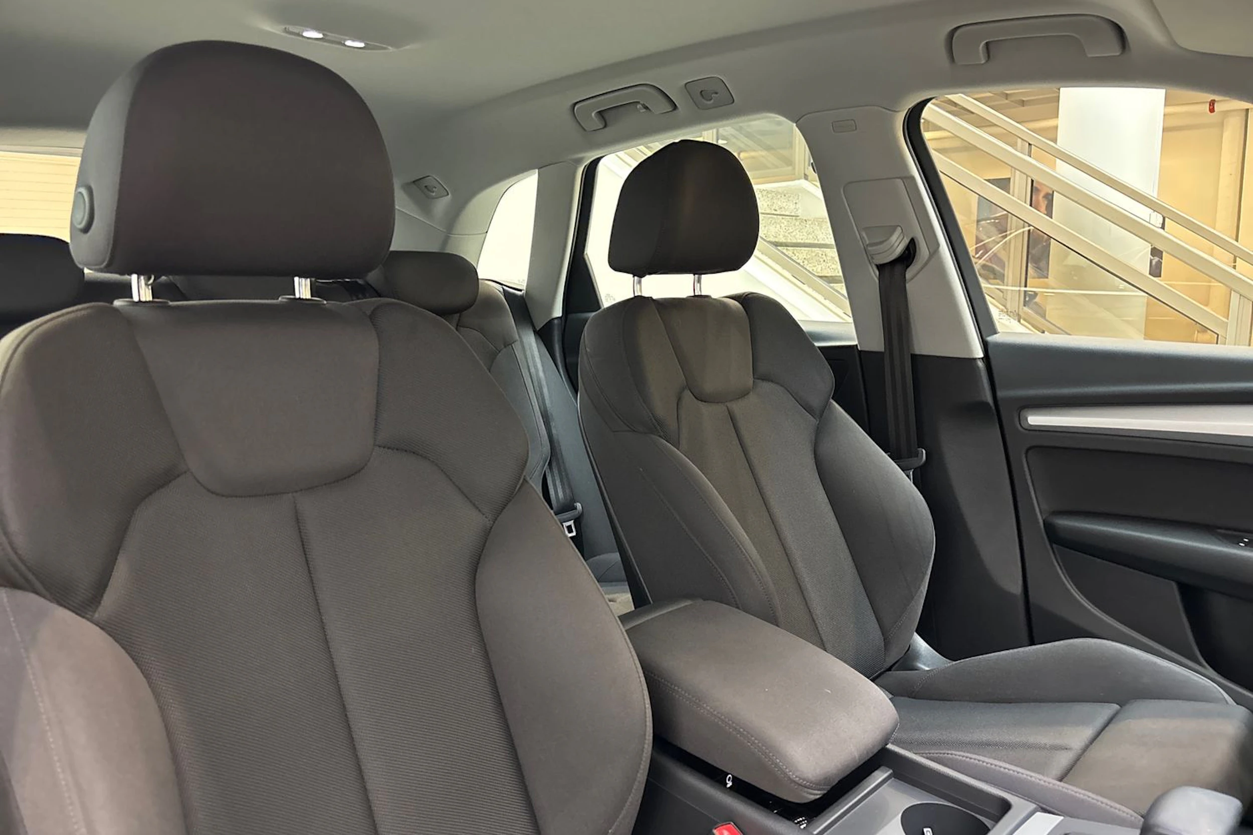 harmaa Audi Q5 2020 kuva 28.