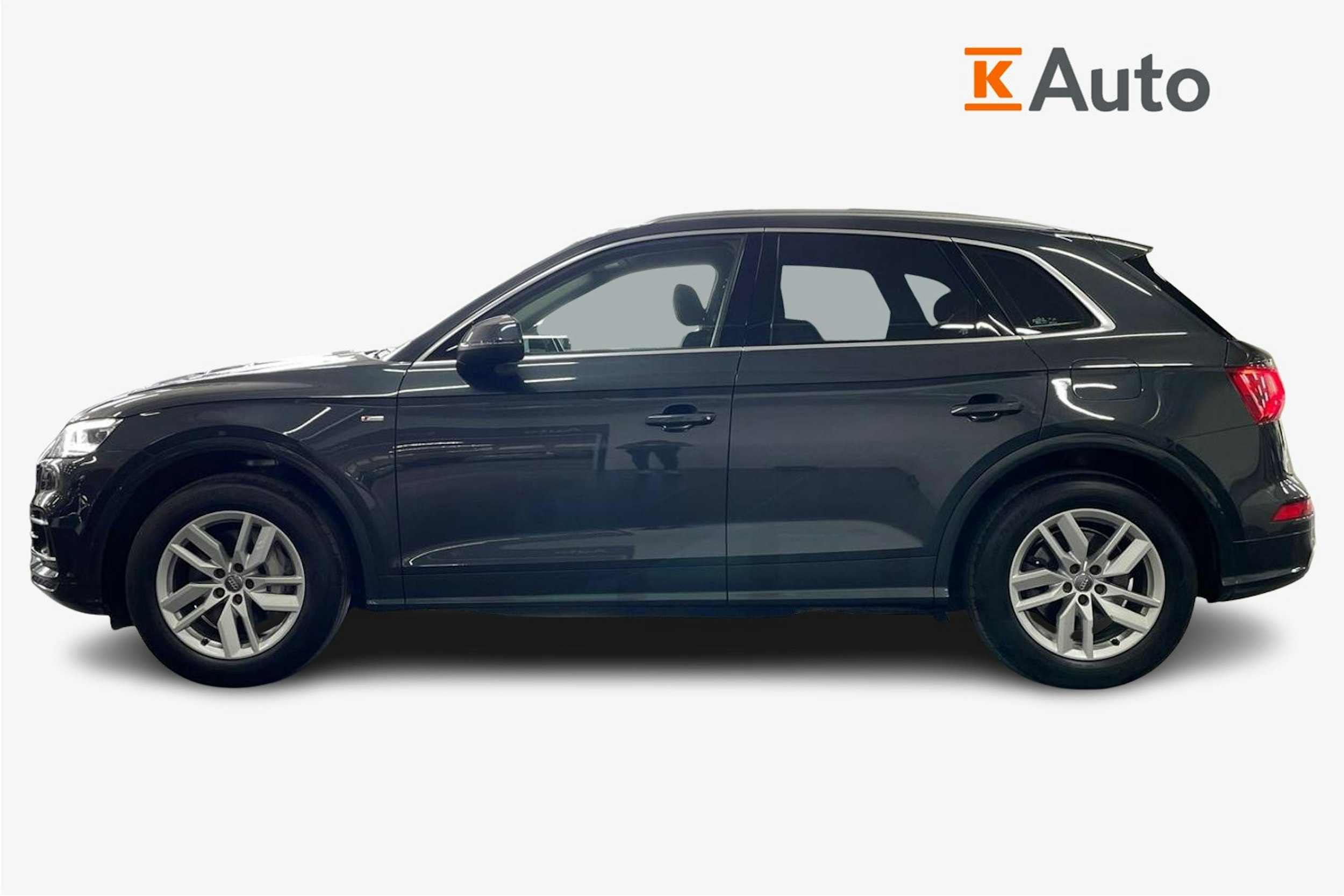 Harmaa Audi Q5 2020 kuva 6.