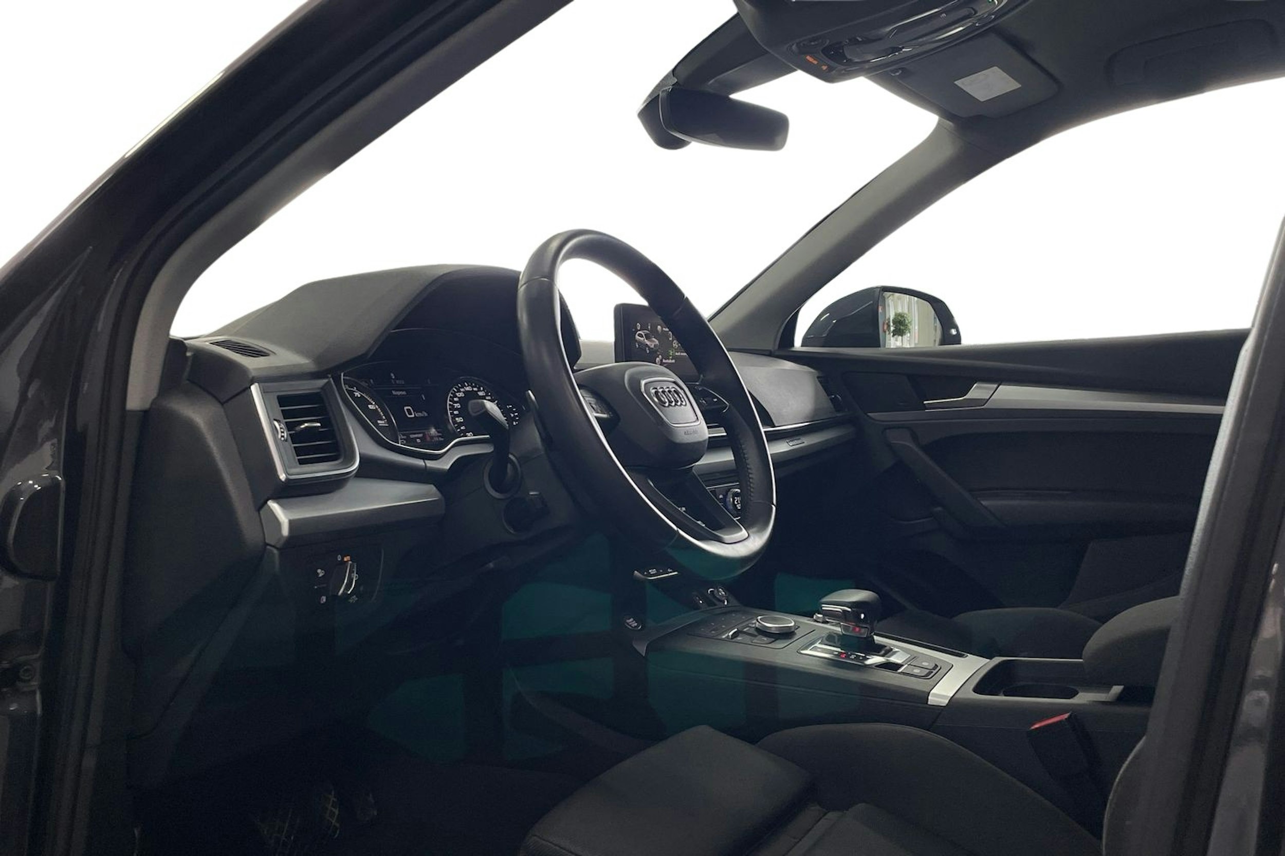 Harmaa Audi Q5 2020 kuva 7.