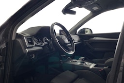 Harmaa Audi Q5 2020 kuva 7.