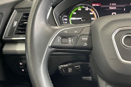 Harmaa Audi Q5 2020 kuva 14.