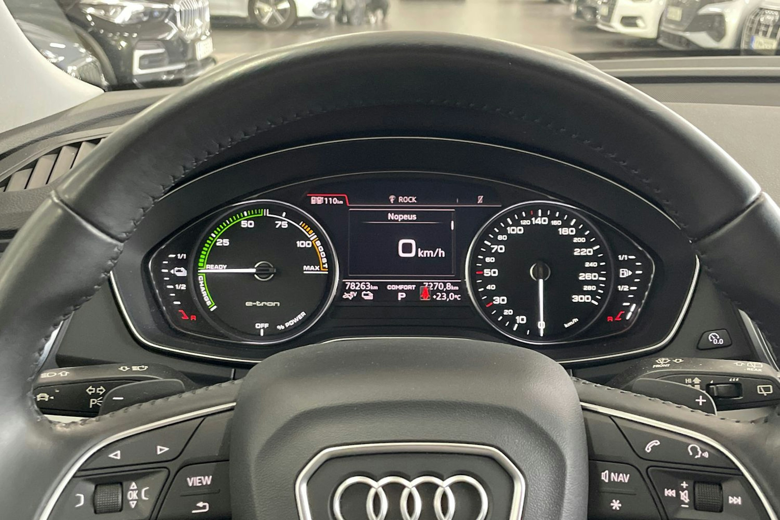Harmaa Audi Q5 2020 kuva 17.