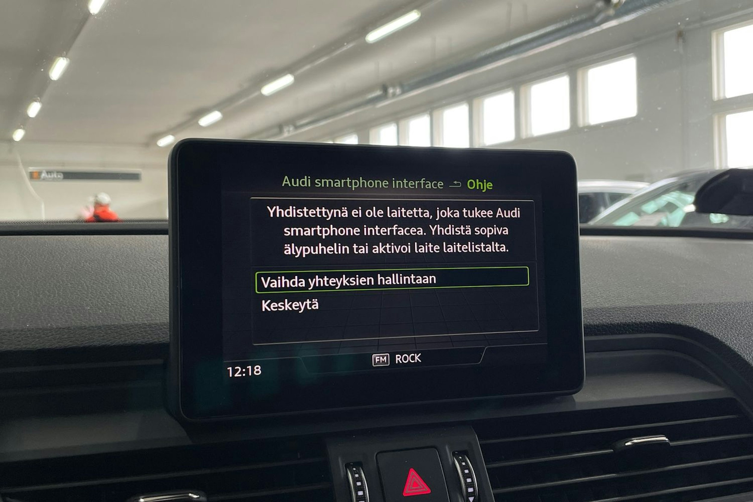 Harmaa Audi Q5 2020 kuva 19.
