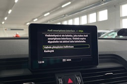 Harmaa Audi Q5 2020 kuva 19.