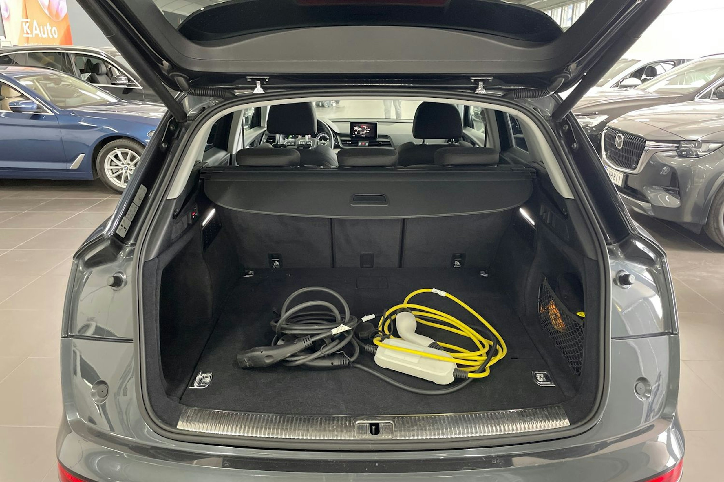 Harmaa Audi Q5 2020 kuva 25.