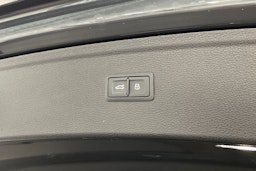 Harmaa Audi Q5 2020 kuva 26.