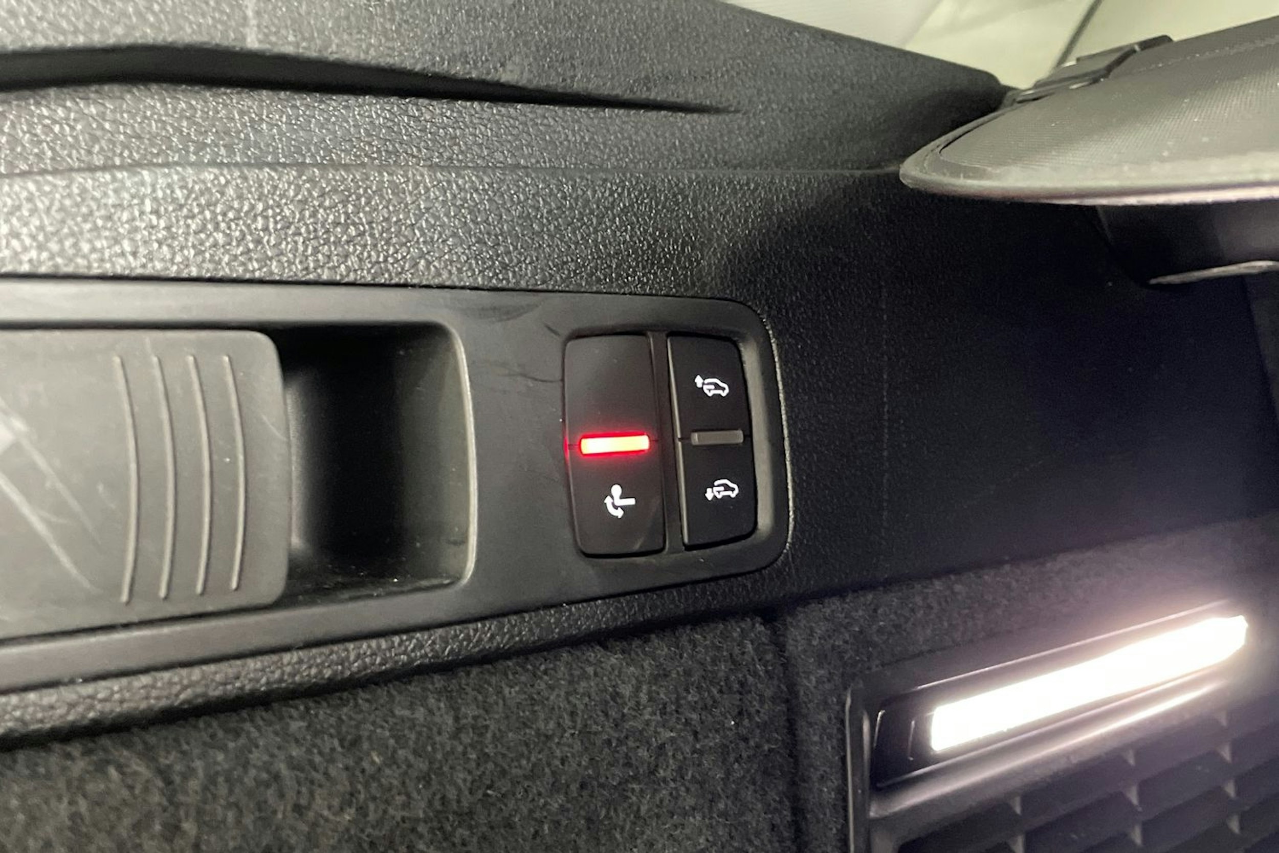 Harmaa Audi Q5 2020 kuva 27.