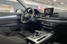 Harmaa Audi Q5 2020 kuva 28.