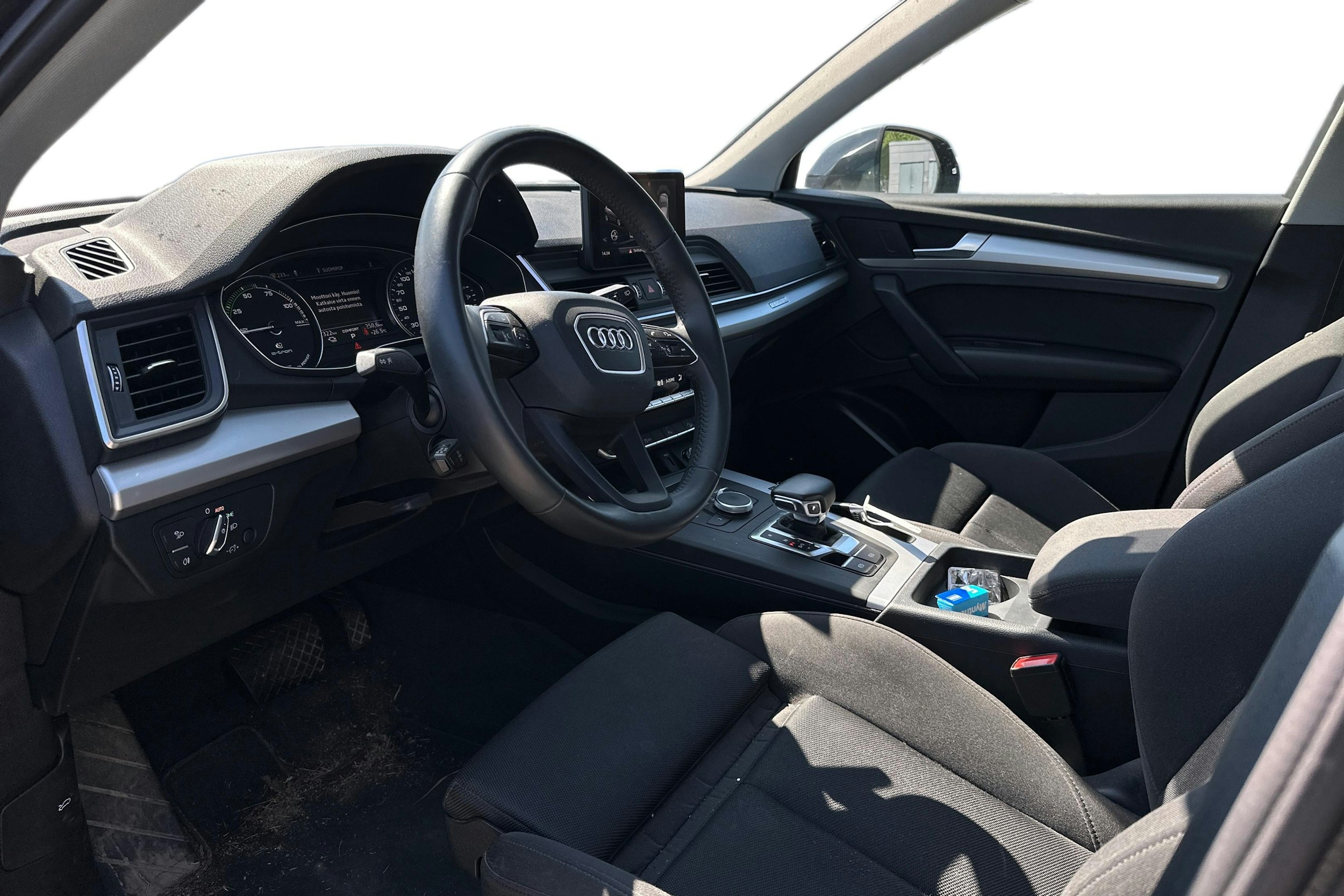 harmaa Audi Q5 2020 kuva 3.