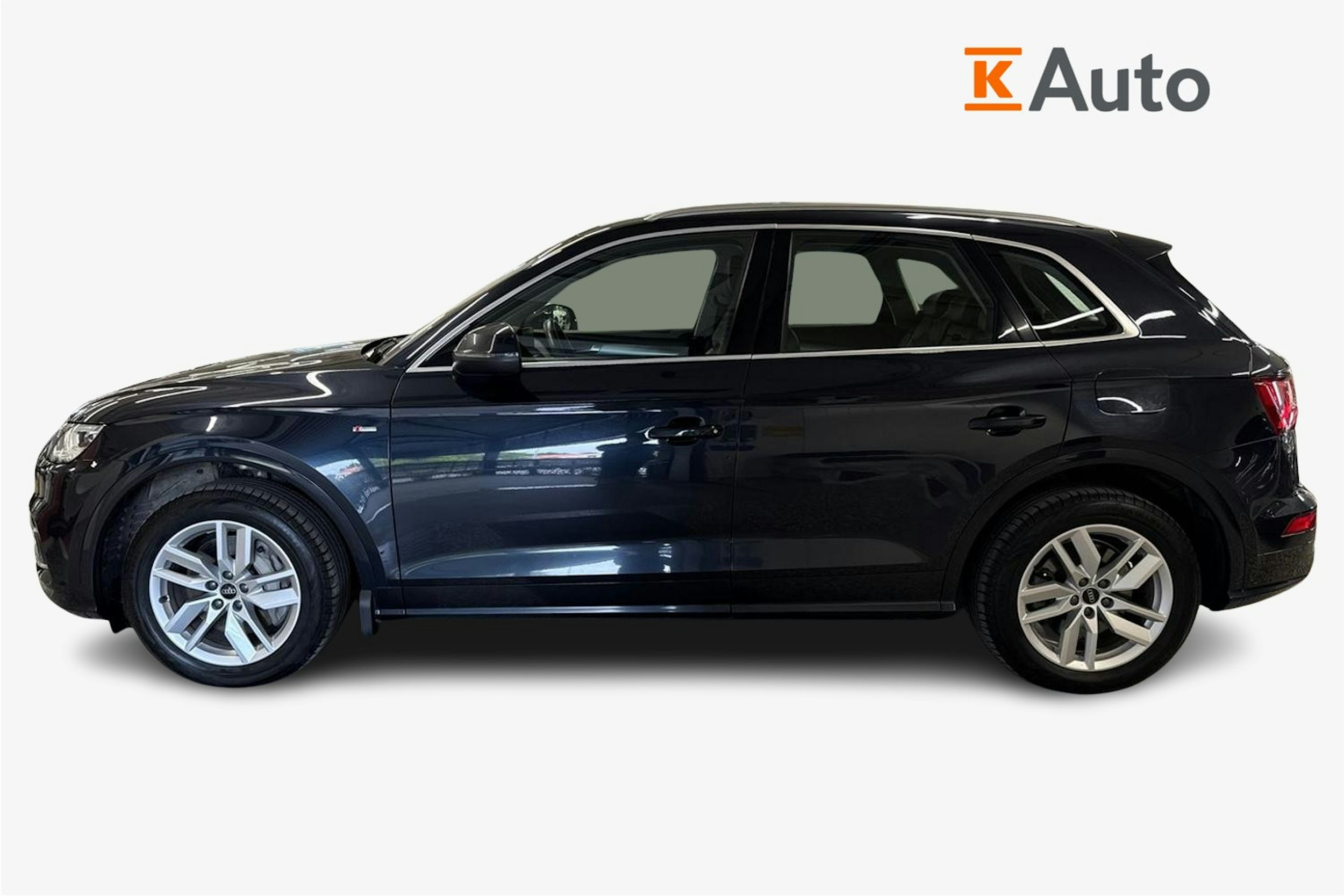 sininen Audi Q5 2020 kuva 6.