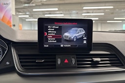 sininen Audi Q5 2020 kuva 15.