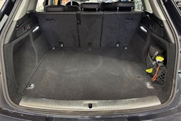 sininen Audi Q5 2020 kuva 20.