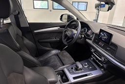 sininen Audi Q5 2020 kuva 22.