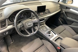 Musta Audi Q5 2020 kuva 7.