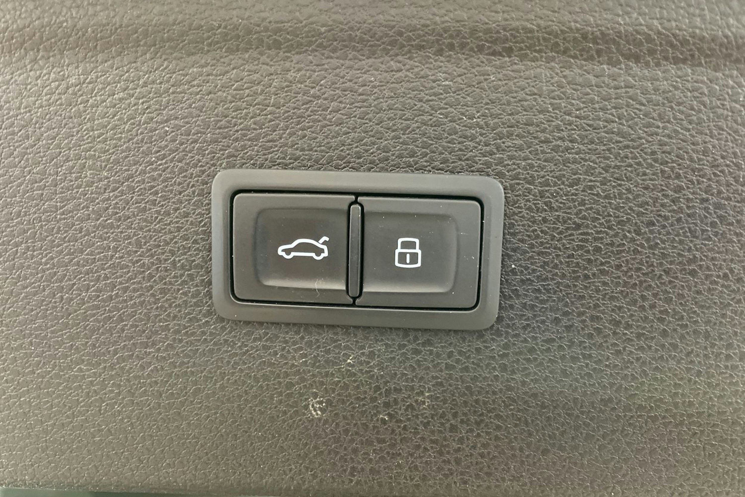 Musta Audi Q5 2020 kuva 16.